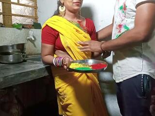 Holi равенство секси bhabhi ко color lagakar кухня стойка равенство | xhamster