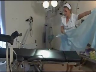 Exceptional verpleegster in bruinen kniekousen en hakken in ziekenhuis - dorcel