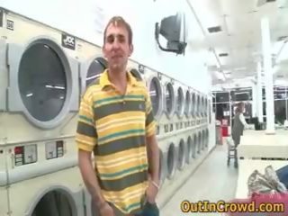 Lascivious הומוסקסואל youths שיש מלוכלך סרט ב ציבורי laundry 1 על ידי outincrowd