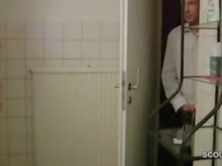 Deutsch mutter erwischt und gefickt im dusche
