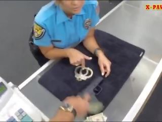 לטינית משטרה קצין דפק על ידי pawn juvenile