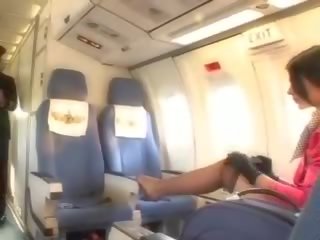 Charming stewardess ngisep pénis before cunnilingus